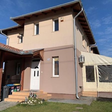 Airport Road/Repter Koezeli Haz Privat Parkoloval Apartment Будапеща Екстериор снимка
