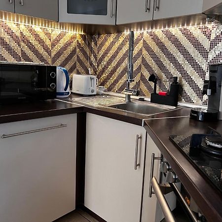 Airport Road/Repter Koezeli Haz Privat Parkoloval Apartment Будапеща Екстериор снимка
