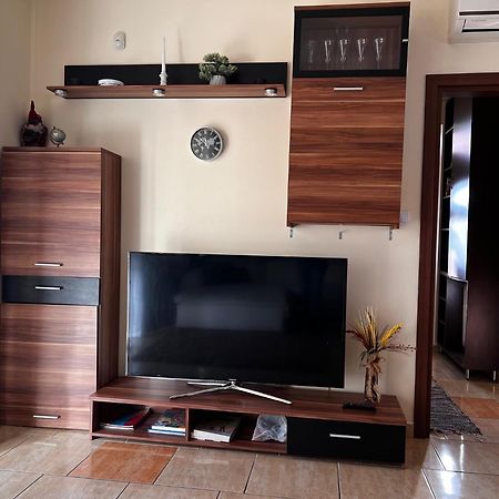 Airport Road/Repter Koezeli Haz Privat Parkoloval Apartment Будапеща Екстериор снимка