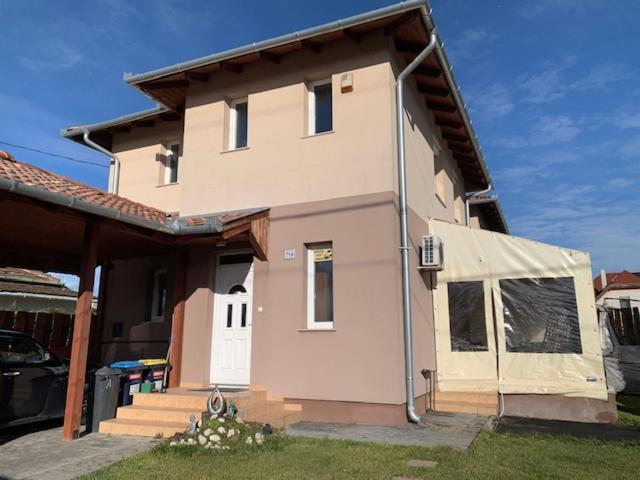 Airport Road/Repter Koezeli Haz Privat Parkoloval Apartment Будапеща Екстериор снимка