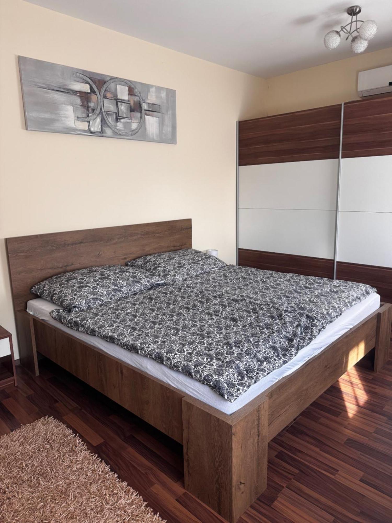 Airport Road/Repter Koezeli Haz Privat Parkoloval Apartment Будапеща Екстериор снимка